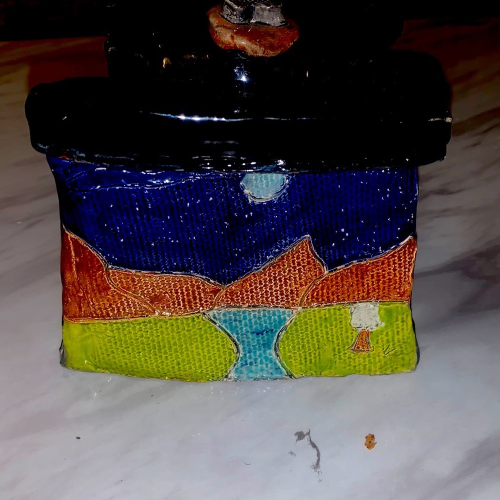 I am selling something you can store something in. Like a decorated box.❤️